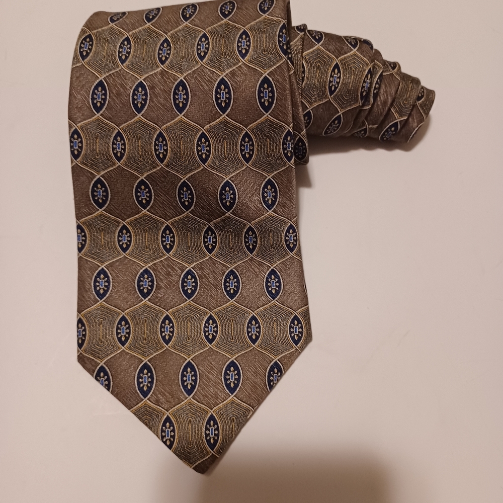 Geoffery Beene Elegant Brown Patterned Men's Silk Tie - Picture 2 of 7